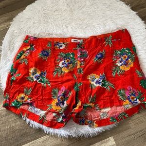 Old Navy PLUS SIZE 18 red floral shorts.